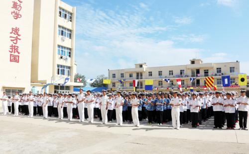 青岛海洋技师学院初中学生能报名吗？